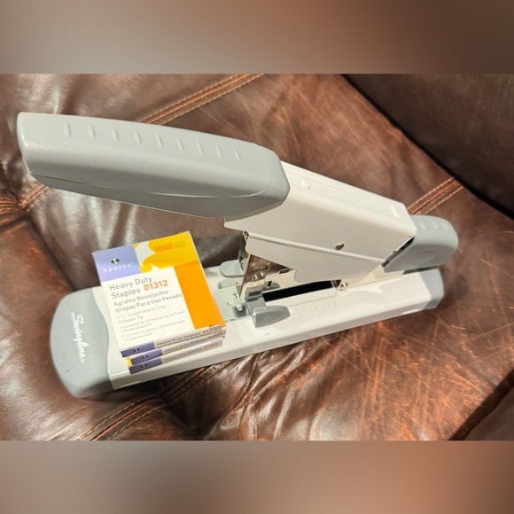 Industrial Swingline Stapler Great Working Condition w 3 new boxes of staples - Picture 3 of 5